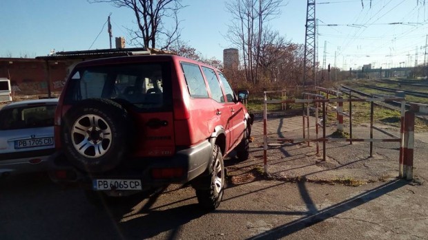 Читател на Plovdiv24.bg ни изпрати снимки от пешеходния прелез на