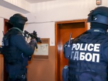 Неутрализираха организирана престъпна група за трафик на хора