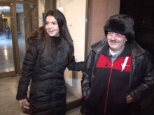 Само за няколко часа момиче преобърна съдбата на бездомник