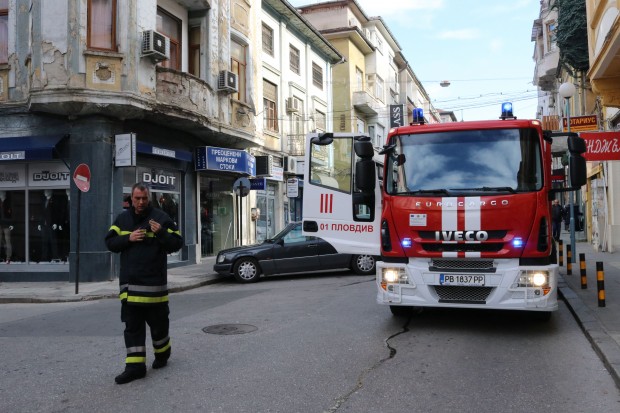 Пламъци обхванаха къща в центъра на Пловдив предаде репортер на