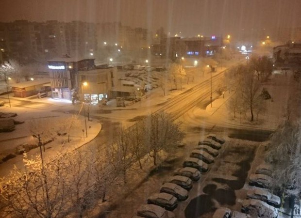 Първият сняг за тази зима вали над Пловдив в момента