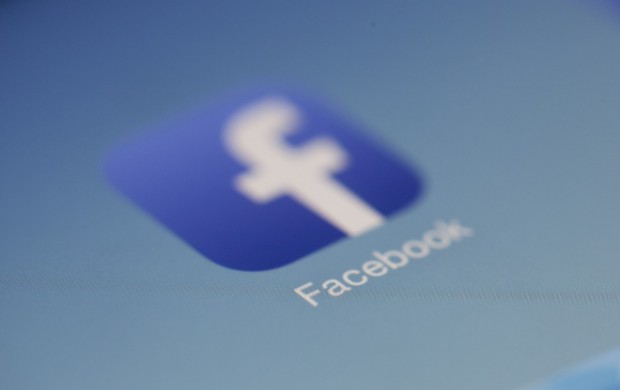 Един от проблемите на Фейсбук е широката употреба на чужди