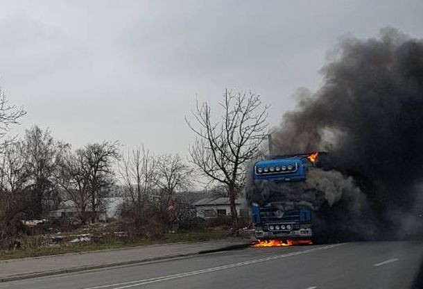 Varna24 bg Запалил се в движение камион предизвика хаос с трафика