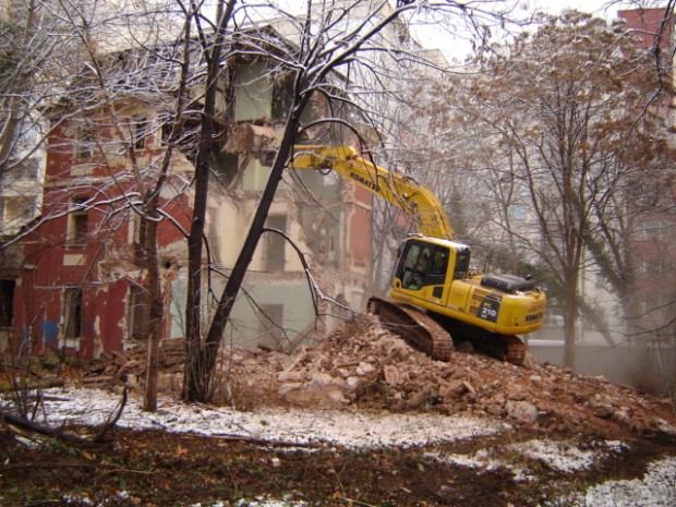 Събориха сграда за която Plovdiv24 bg писа още преди две години