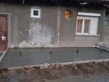 Семейство осъмна с автобусна спирка под прозорците на дома си