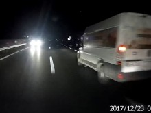 Смразяващи кадри! Нашенец на косъм от смъртта заради "магистрален дух"