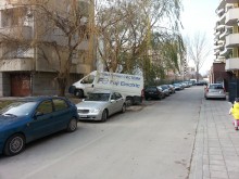 Потресаващо паркиран микробус