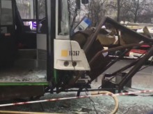 Автобус се вряза в спирка край метро в Москва, има загинали