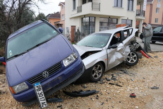 От полицията потвърдиха информацията на Plovdiv24 bg че лек автомобил Пежо