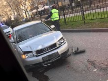Предновогодишните катастрофи в Пловдив не спират! Ауди се размаза на "Дунав"!