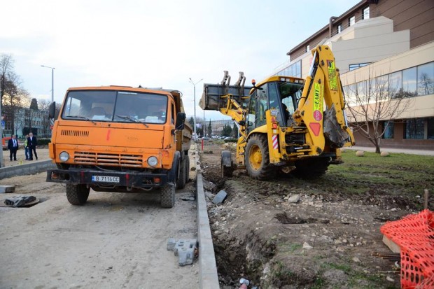 Фейсбук
През януари започваме цялостна рехабилитация на бул Първи май в Аспарухово