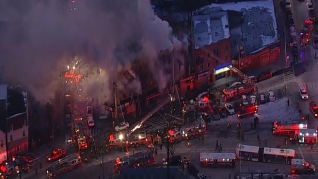 Ройтерс
Най-малко 12 души пострадаха при нов голям пожар в жилищна