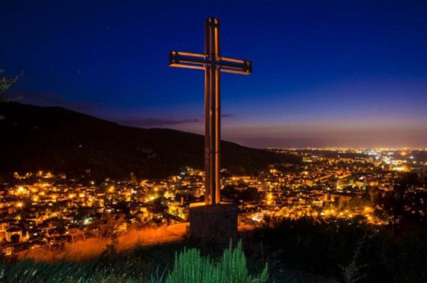12 метров кръст ще се извисява над Асеновград а нощем дори