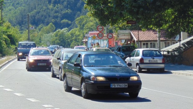 Движението по пътя Асеновград - Бачково вече е възстановено, научи