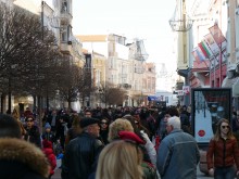 Прекрасен ден в града под тепетата, Главната отесня