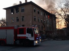 Голям пожар в "Изгрев" зад известна бензиностанция!