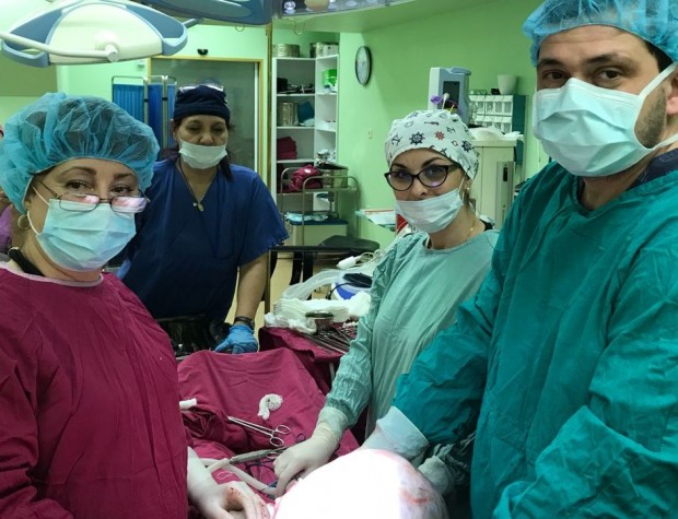 18 килограмов тумор извадиха от корема на 85 годишна жена гинеколозите д р
