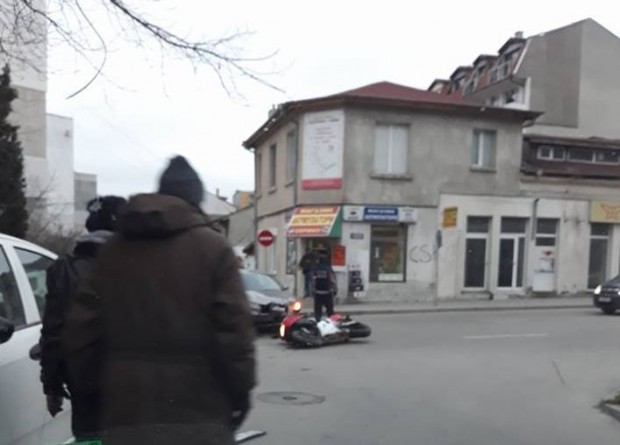 Фейсбук
За катастрофа между лек автомобил Сеат и мотоциклет научи Varna24 bg