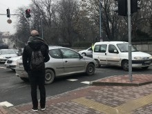 Затвориха подлеза на "Гладстон" в едната посока заради мелето вътре