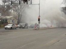 Кола се запали на Сточна гара, гледката бе страшничка!