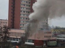 Вижте какво се случва в задния двор на общежитието на Медицинския колеж