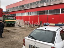 800-килограмова мраморна плоча се стовари върху работник, човекът почина