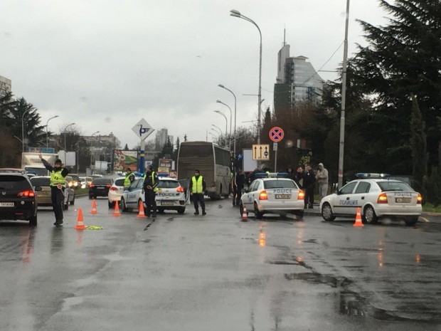 Автобус се удари зверски с Фолксваген на бул Стефан Стамболов