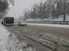 НИМХ: Валежите спират утре, но вечерта ни удрят нов сняг и виелици