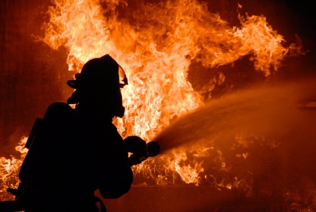 Пожар изпепели пазар в район "Южен" тази нощ, научи Plovdiv24.bg.