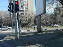 Някой разсипа каси с кисело мляко на "Васил Априлов", минаването затруднено!