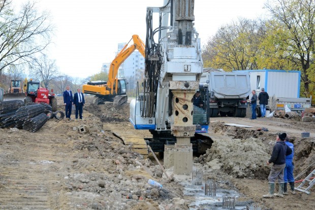 Продължават строителните дейности на бул Васил Левски в участъка между