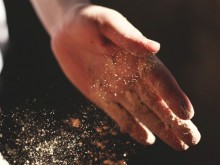 За 350 000 българи било нормално мъж да удари шамар на жена