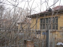 Апетитен имот в сърцето на града тъне в разруха!
