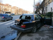 Автобус се вряза в кола до Гарата!