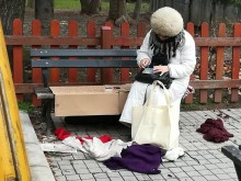 Търкаща билетче от лотарията жена възмути млада пловдивчанка