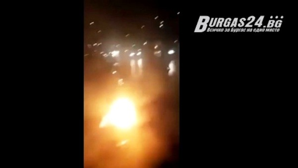 Кола се възпламени на бул Захари Стоянов край бургаския ж