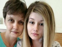 18-годишната Ники загуби битката с рака, майка й съкрушена!