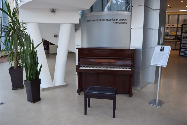 виж галерията
Старинно пиано от популярната на британска марка стана част