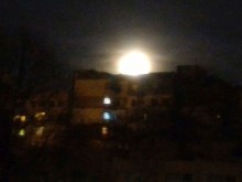 Не е слънце, а синя кървава Супер Луна! Пловдивчанин засне изключително рядко явление!