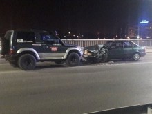 Челно! Джип и кола на моста на Панаира!