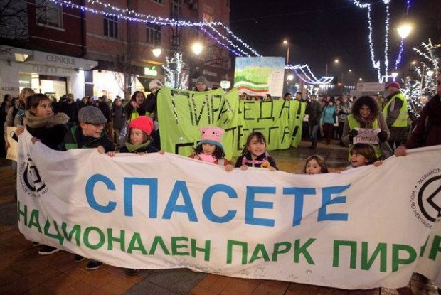 Бегачи ентусиасти от различни български градове които дори не се познават