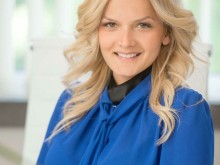 Чаровна стоматоложка загуби много важен документ в Пловдив, да й помогнем!