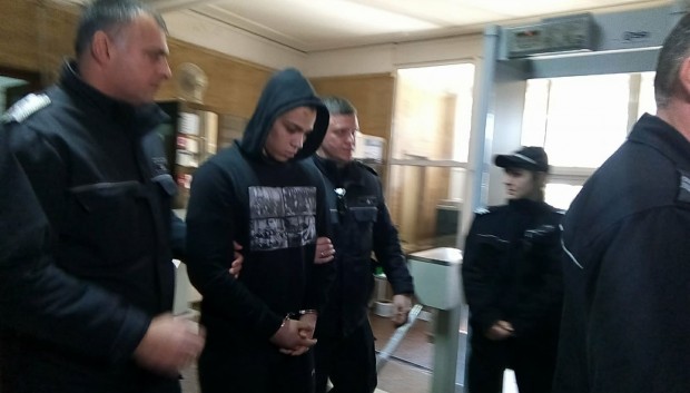 Varna24.bg.Кристиян се разплака в съда, по време на гледането на