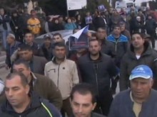 Напрежението в Септември ескалира, роми сред протестиращите