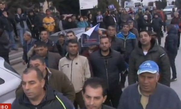 Напрежението в Септември ескалира Едни протестират че кмета на общината