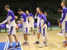 Баскетболисти, треньори и спонсори в Академик на специална вечеря