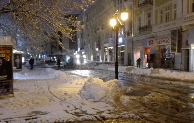 Blagoevgrad24 bg
Времето ще се задържи топло още поне седмица Сняг