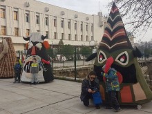 Гигантски атракции до Централна поща в Пловдив