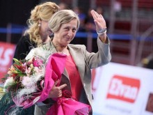 Нешка Робева: Поех ансамбъла на Германия, ще оправям бакиите на млада българска колежка