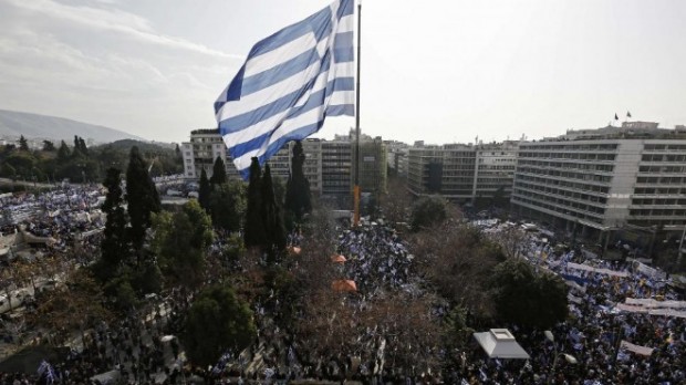 Над 1 5 милиона души протестират на атинския площад Синтагма срещу